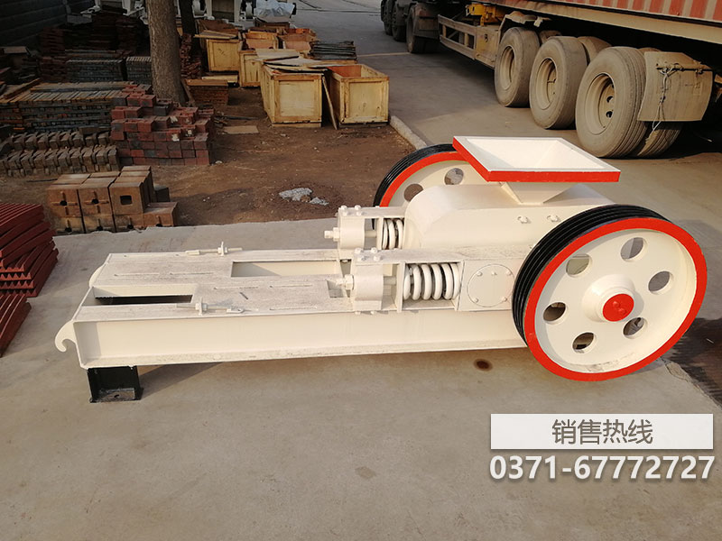 三門峽對輥破碎機設備